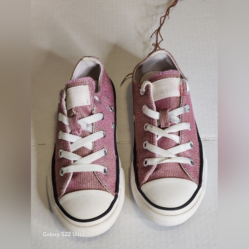 Converse Pink and White Low-Tops